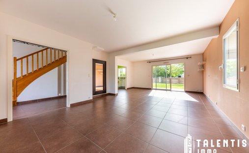 Castle for Sale in Treillières, Pays de la Loire, France