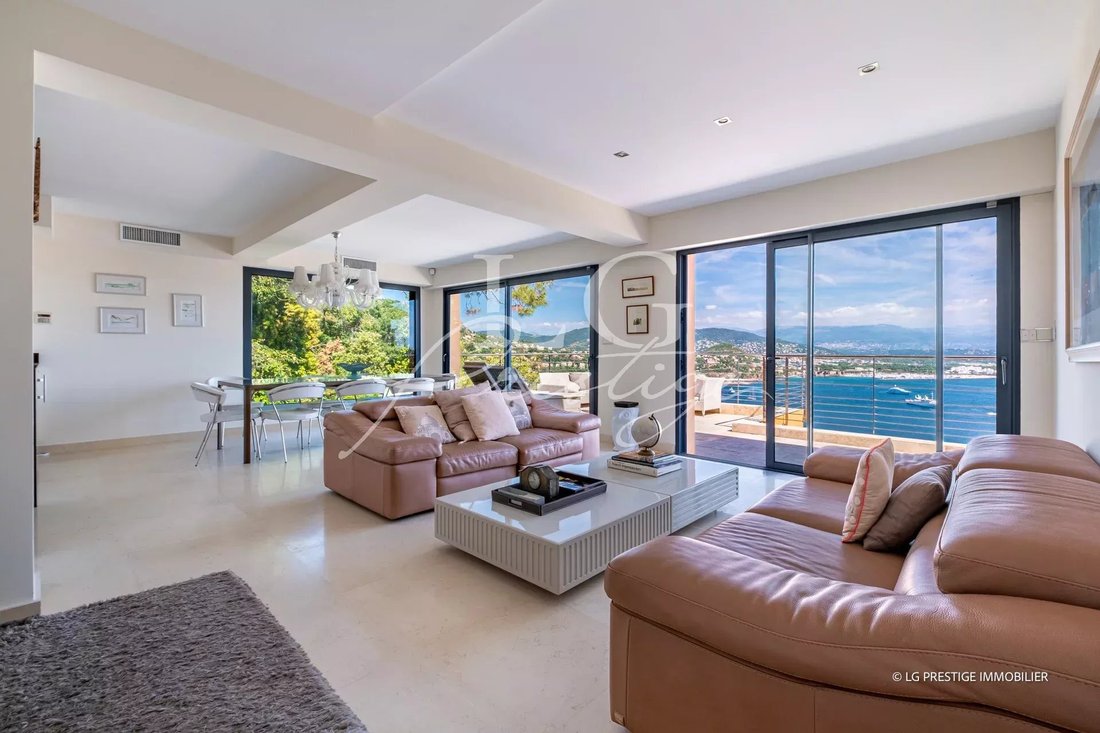 Villa in Théoule-sur-Mer, Provence-Alpes-Côte d'Azur, France 2 - 15728511