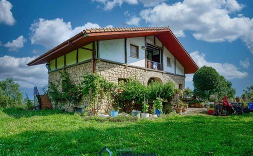 Villa in Mendebaldea, Donostia-San Sebastian, Spain 1