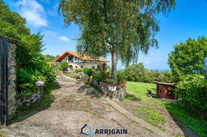 Villa in Mendebaldea, Donostia-San Sebastian, Spain 5 - 15728536