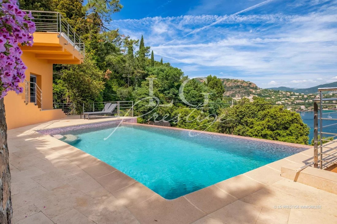 Villa in Théoule-sur-Mer, Provence-Alpes-Côte d'Azur, France 4 - 15728511