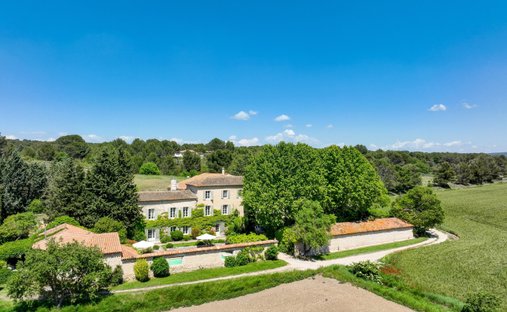 Azienda agricola a Le Tholonet, Provenza-Alpi-Costa Azzurra, Francia 1