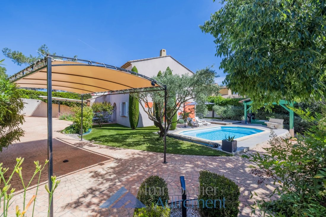 Villa in Mallemort, Provence-Alpes-Côte d'Azur, France 1 - 15728466