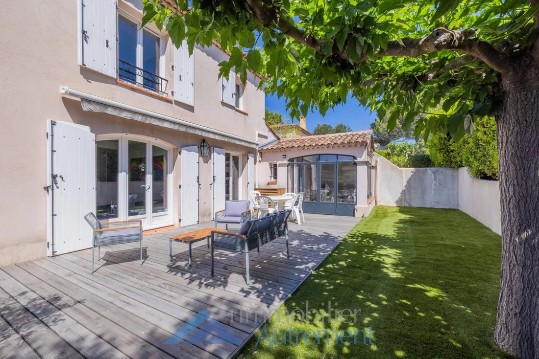 Villa in Mallemort, Provence-Alpes-Côte d'Azur, France 4 - 15728466