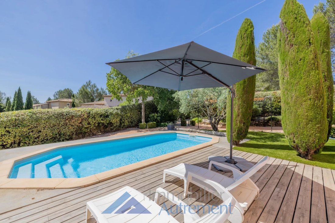 Villa in Mallemort, Provence-Alpes-Côte d'Azur, France 2 - 15728466