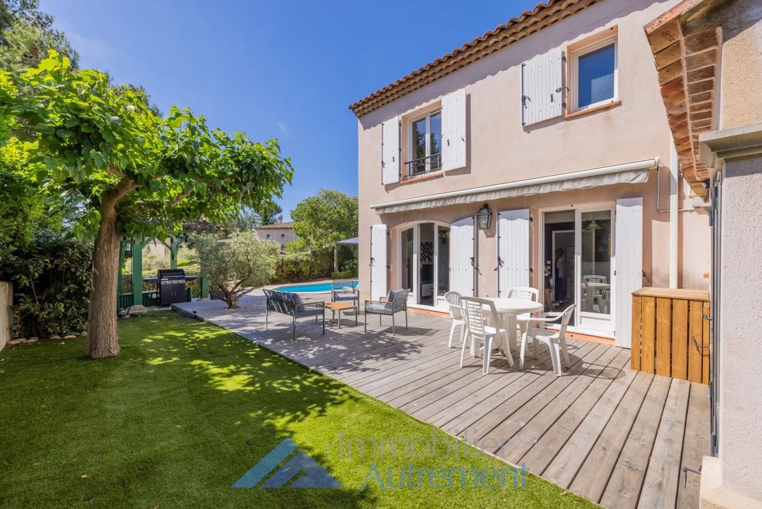 Villa in Mallemort, Provence-Alpes-Côte d'Azur, France 3 - 15728466