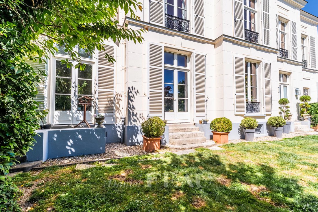 House in Montfort-l'Amaury, Ile-de-France, France 1 - 15728823