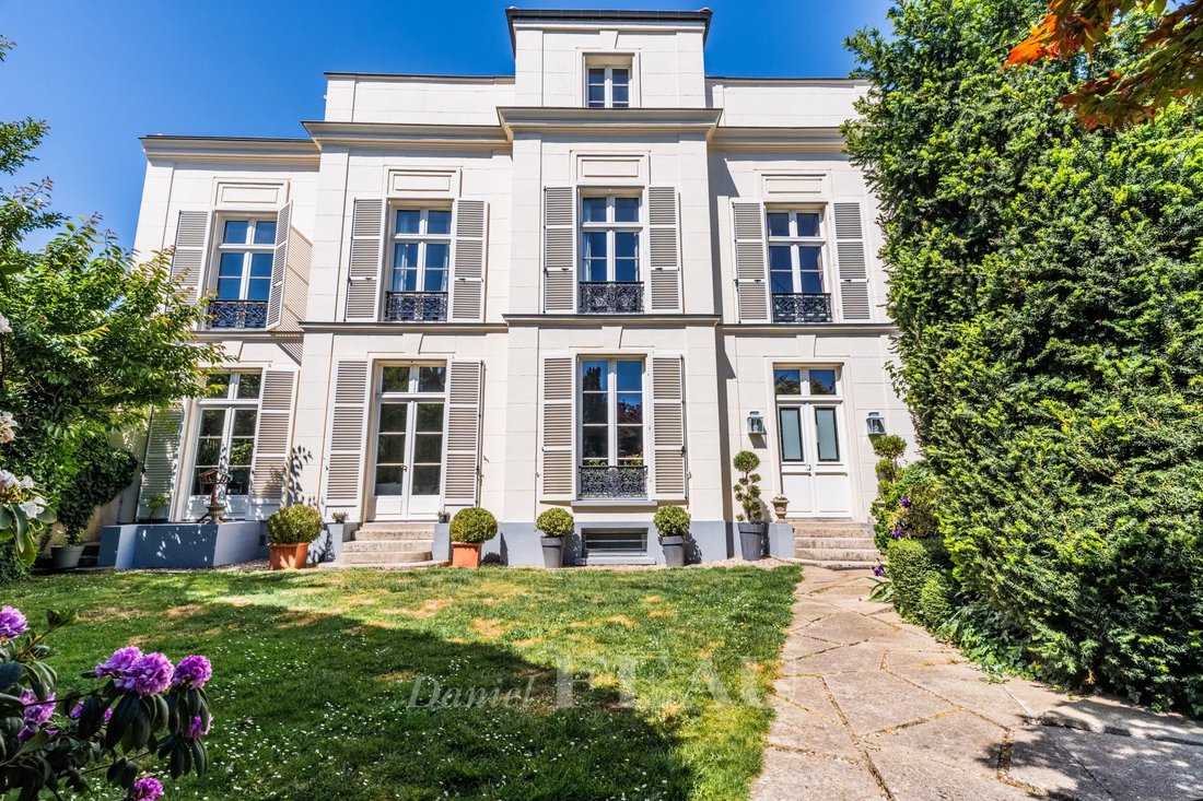 House in Montfort-l'Amaury, Ile-de-France, France 3 - 15728823