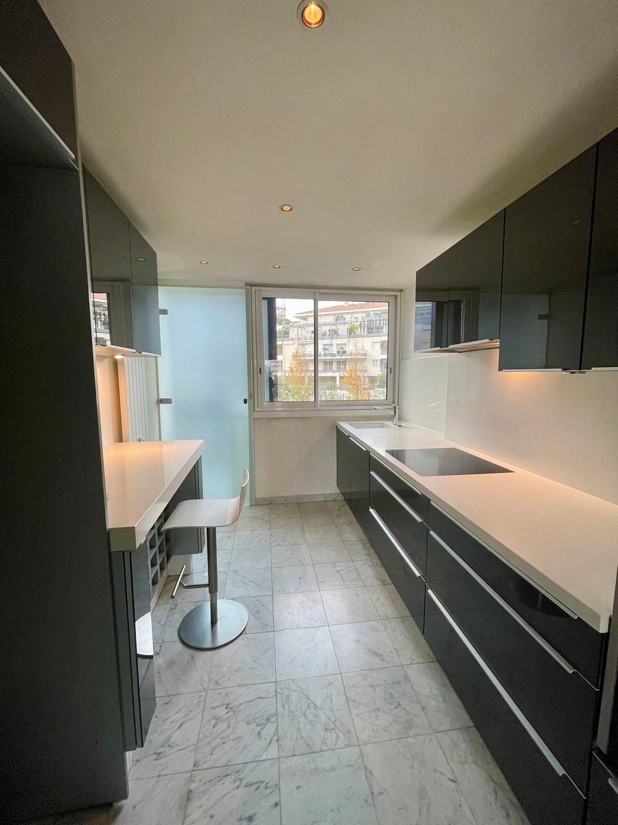 Apartment in Castellane, 6e Arrondissement, Marseille 2 - 15730105