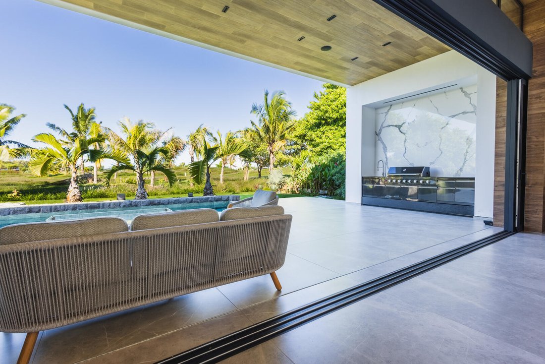 Villa in Roches Noires, Rivière du Rempart District, Mauritius 4 - 15629806