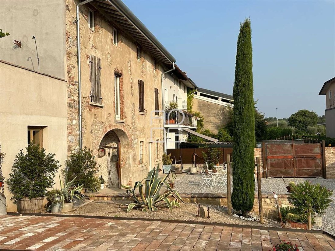 Villa in Desenzanino, Desenzano del Garda, Lombardy 1 - 13943716