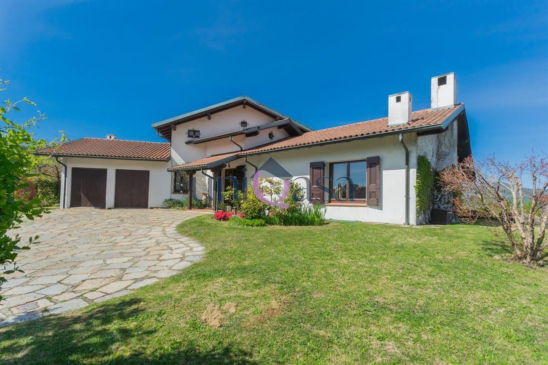Villa en Monte Marenzo, Lombardía, Italia 1 - 15732234