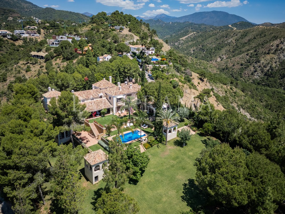 Villa in El Madroñal, Benahavis, Spain 1 - 15652846