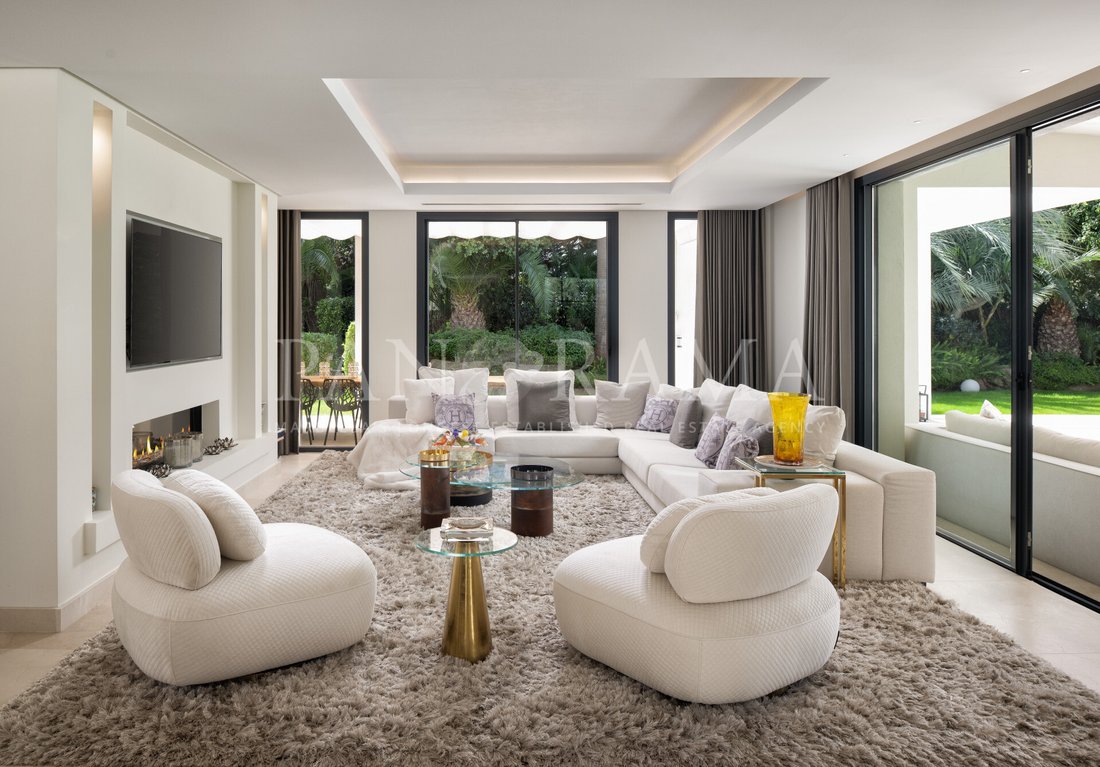 Exquisite Single Level Seaside Villa In In Elviria Cabopino, Marbella ...