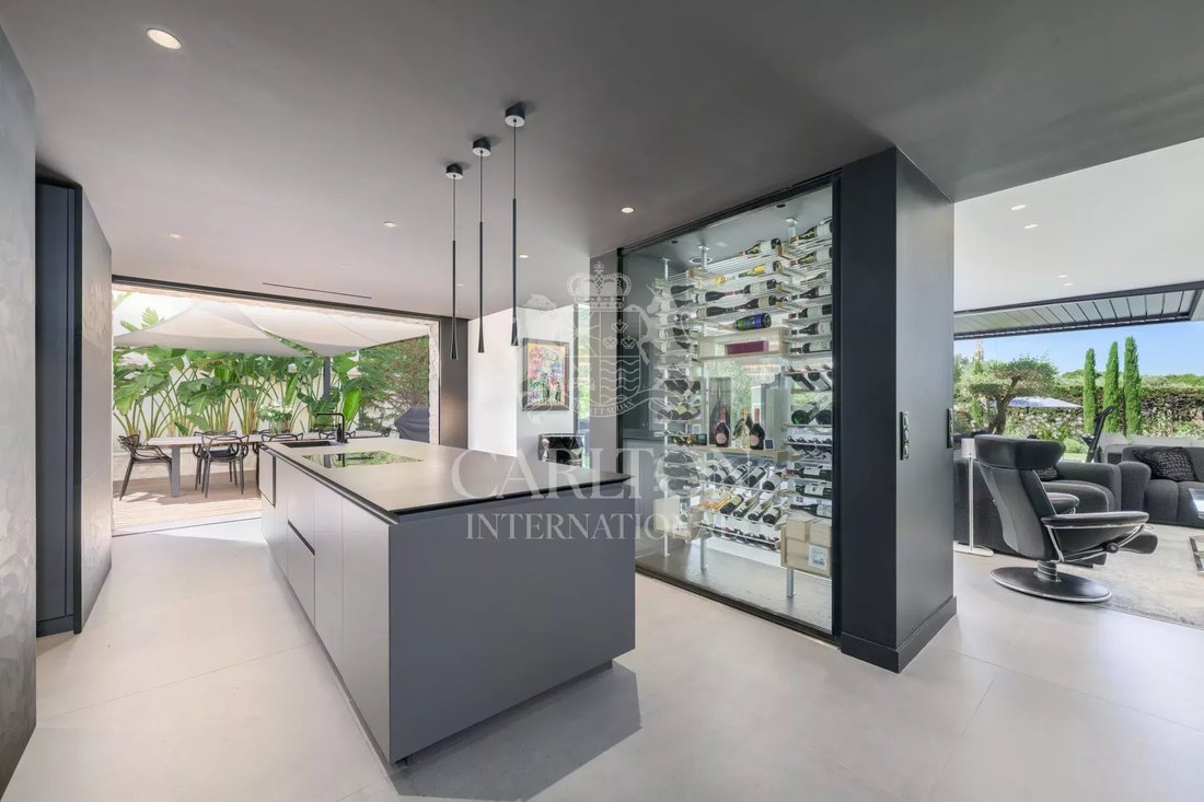 Villa in Mougins, Provence-Alpes-Côte d'Azur, France 3 - 15730346