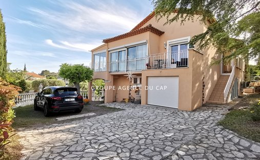 Villa in Frejus, Provence-Alpes-Côte d'Azur, France 1