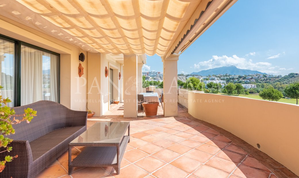 Visual Reference: Front Line Golf Duplex Penthouse Apartment In In Benahavis Andalusia