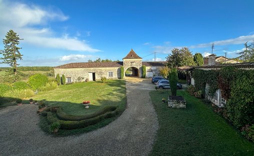 House in Duras, Nouvelle-Aquitaine, France 1