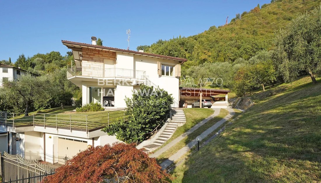 Villa in Salo, Lombardy, Italy 3 - 15732789