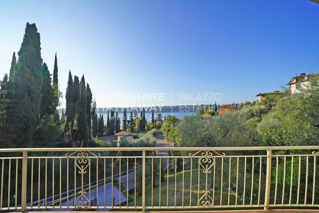 Villa in Salo, Lombardy, Italy 1 - 15732789