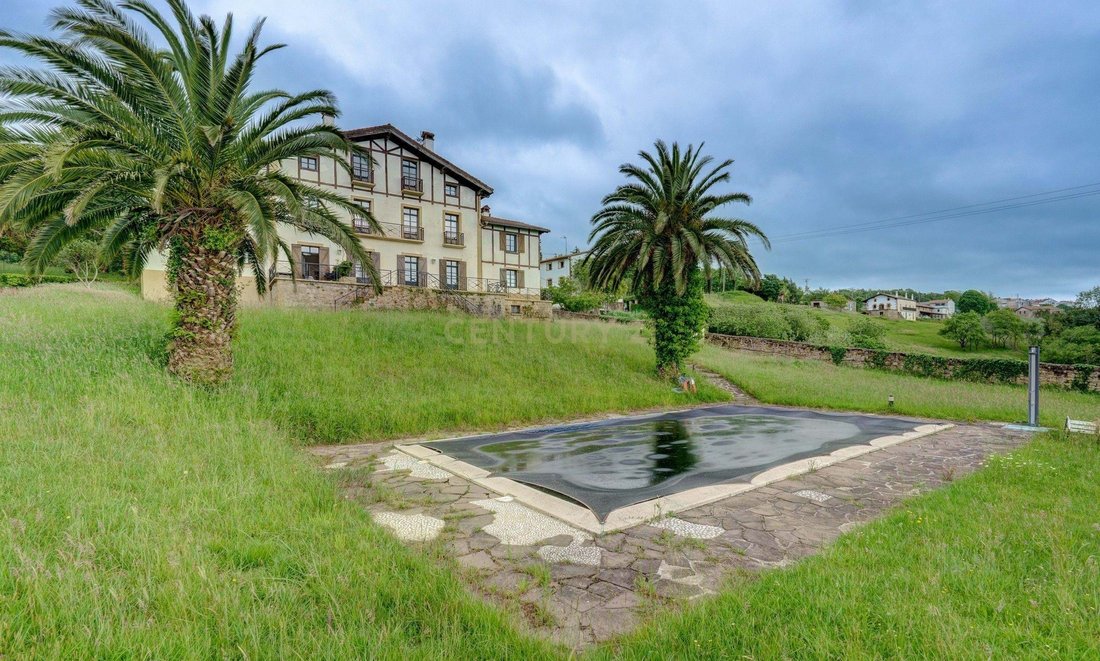 Villa in Mendebaldea, Donostia-San Sebastian, Spain 2 - 15733859