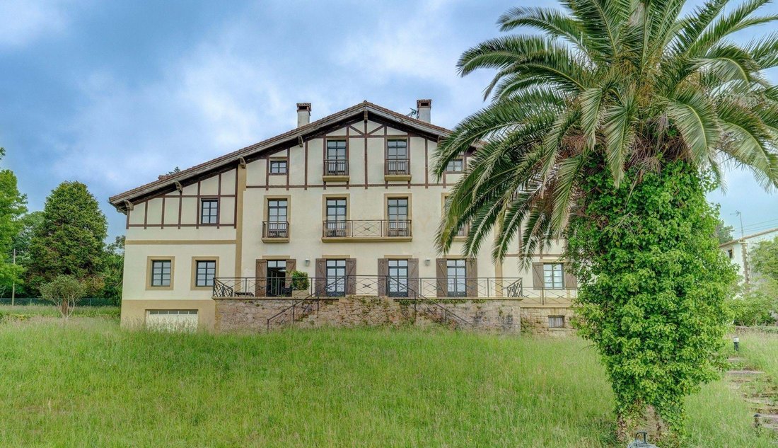 Villa in Mendebaldea, Donostia-San Sebastian, Spain 1 - 15733859