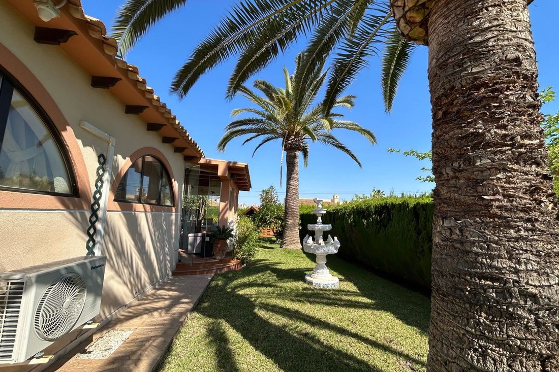 Villa in Cabo Roig, Orihuela, Valencian Community 2 - 15730591