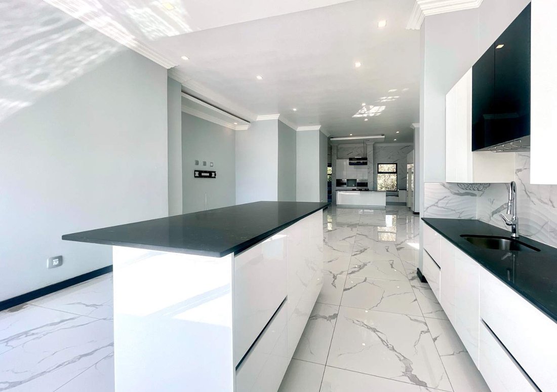 House in Halfway House Estate, Gauteng, South Africa 5 - 15733780