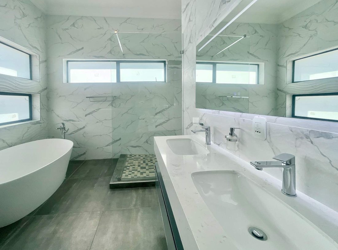 House in Halfway House Estate, Gauteng, South Africa 4 - 15733780
