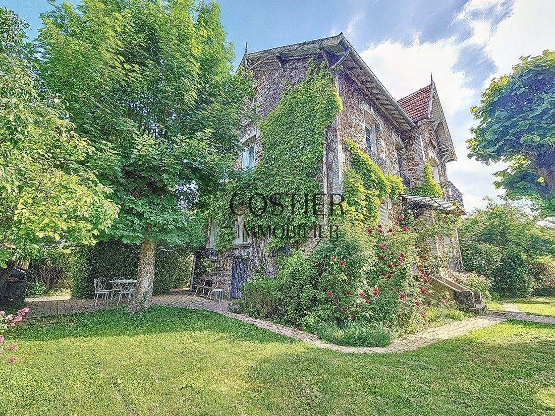 House in Chennevieres-sur-Marne, Ile-de-France, France 1 - 15733543