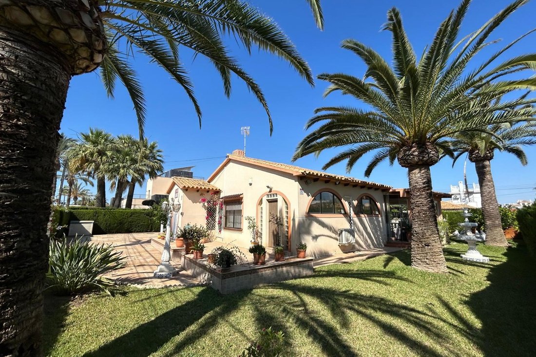 Villa in Cabo Roig, Orihuela, Valencian Community 1 - 15730591