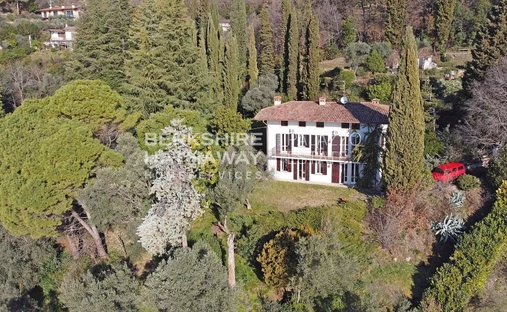 Villa in Gardone Riviera, Lombardy, Italy 1