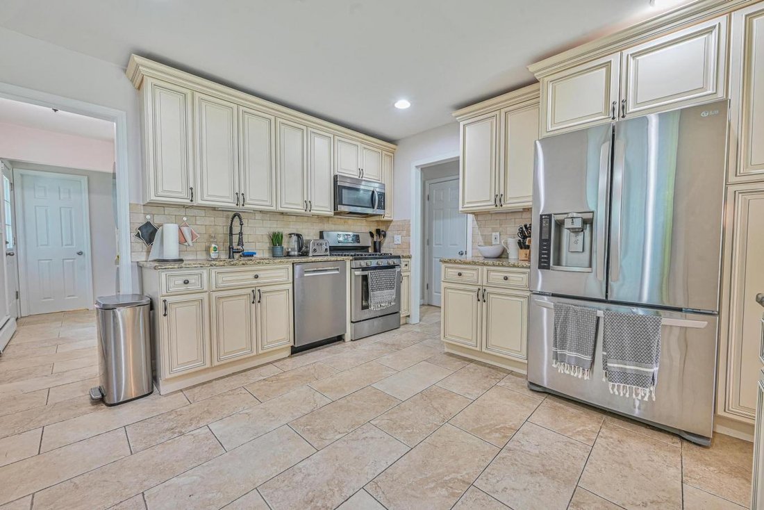 House in Port Washington, New York, United States 2 - 15734005