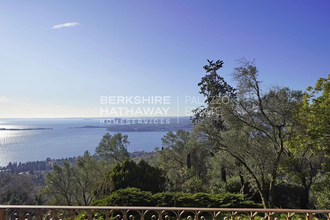 Villa in Gardone Riviera, Lombardy, Italy 2 - 15732800