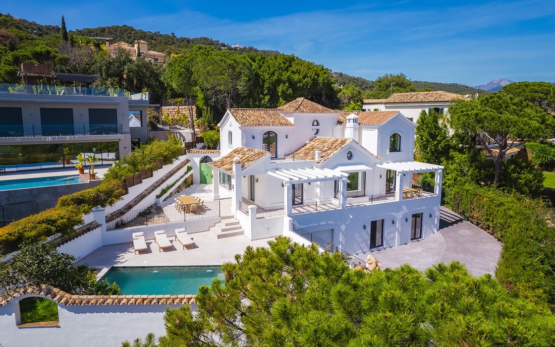 Villa in El Madroñal, Benahavis, Spain 1 - 15734458