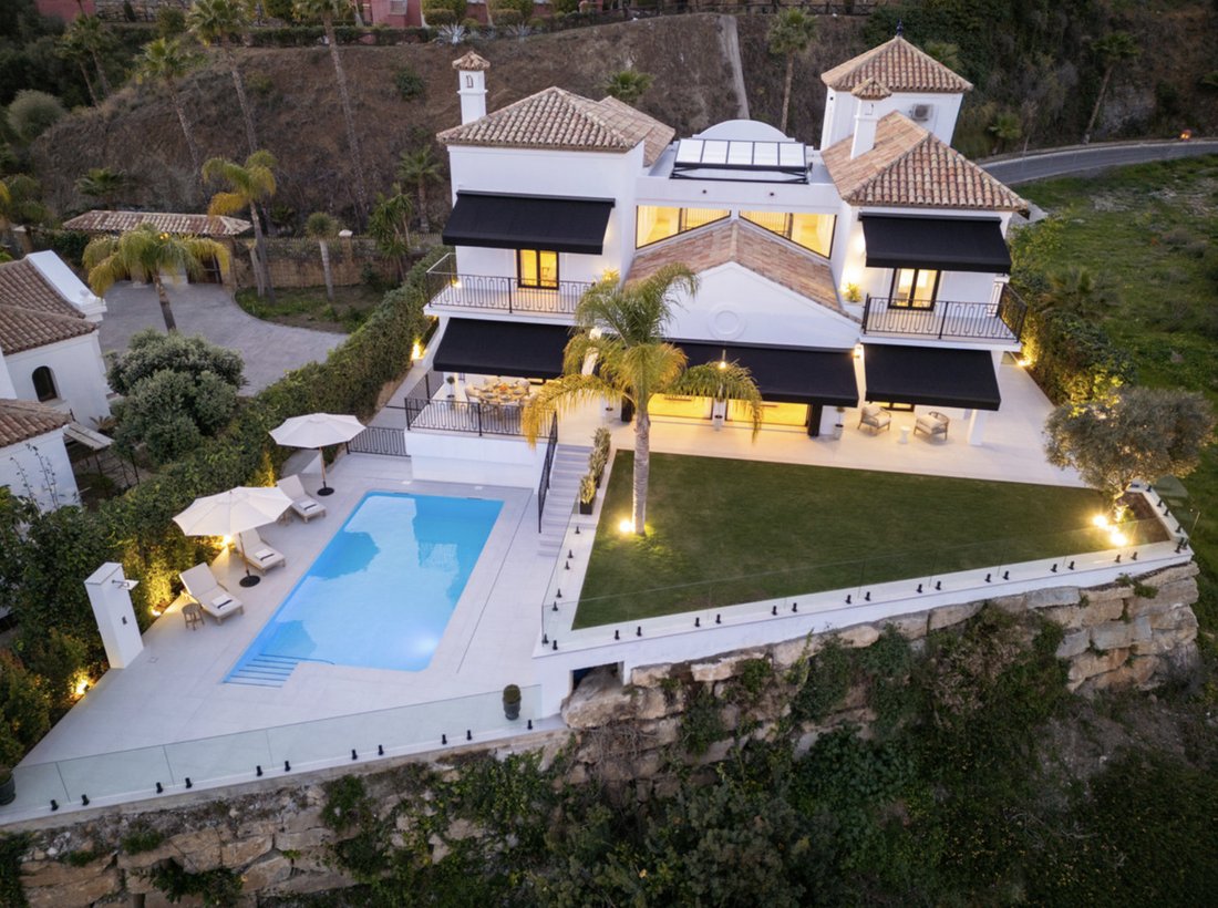 Villa in La Quinta, Benahavis, Andalusia 1 - 15734632