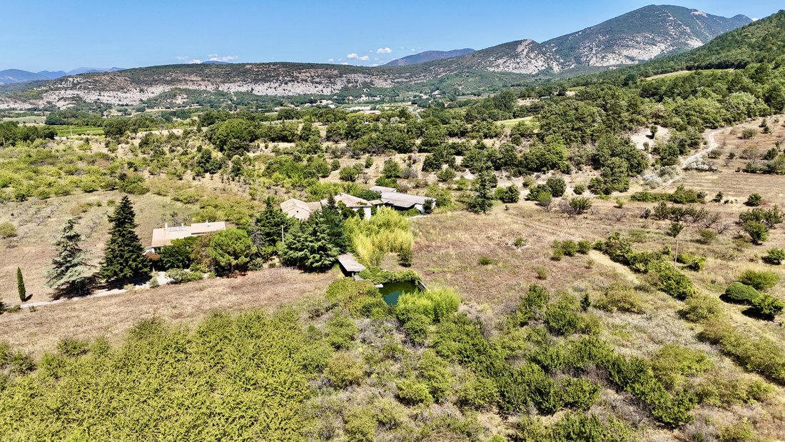 Estate in Malaucène, Provence-Alpes-Côte d'Azur, France 1 - 15735840