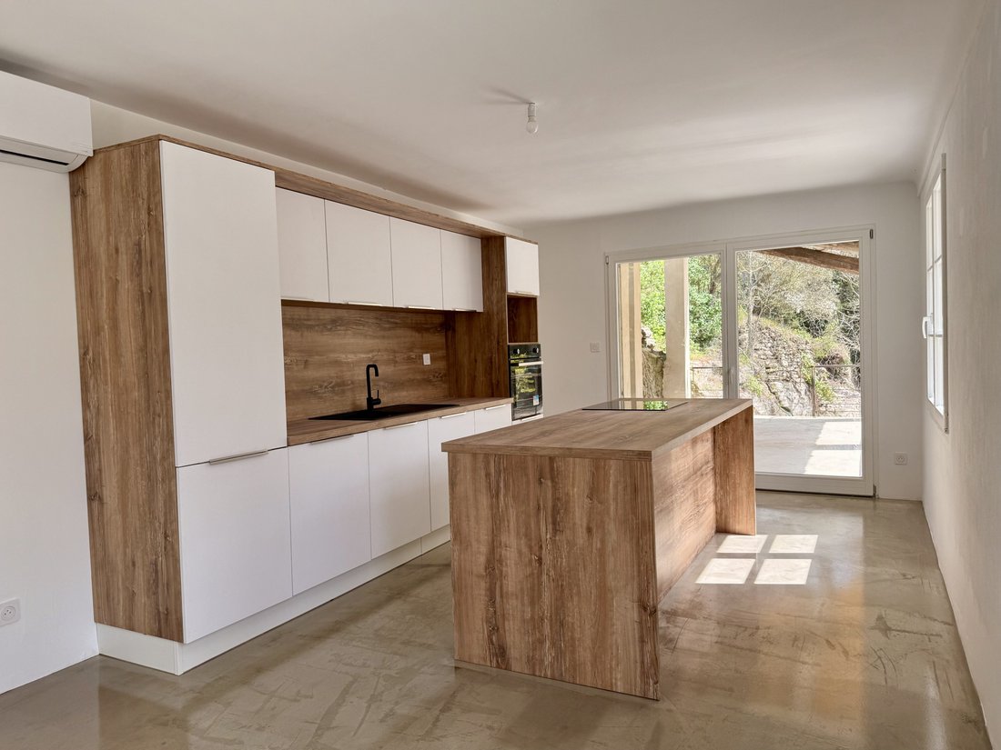 House in Bonnieux, Provence-Alpes-Côte d'Azur, France 2 - 15735805