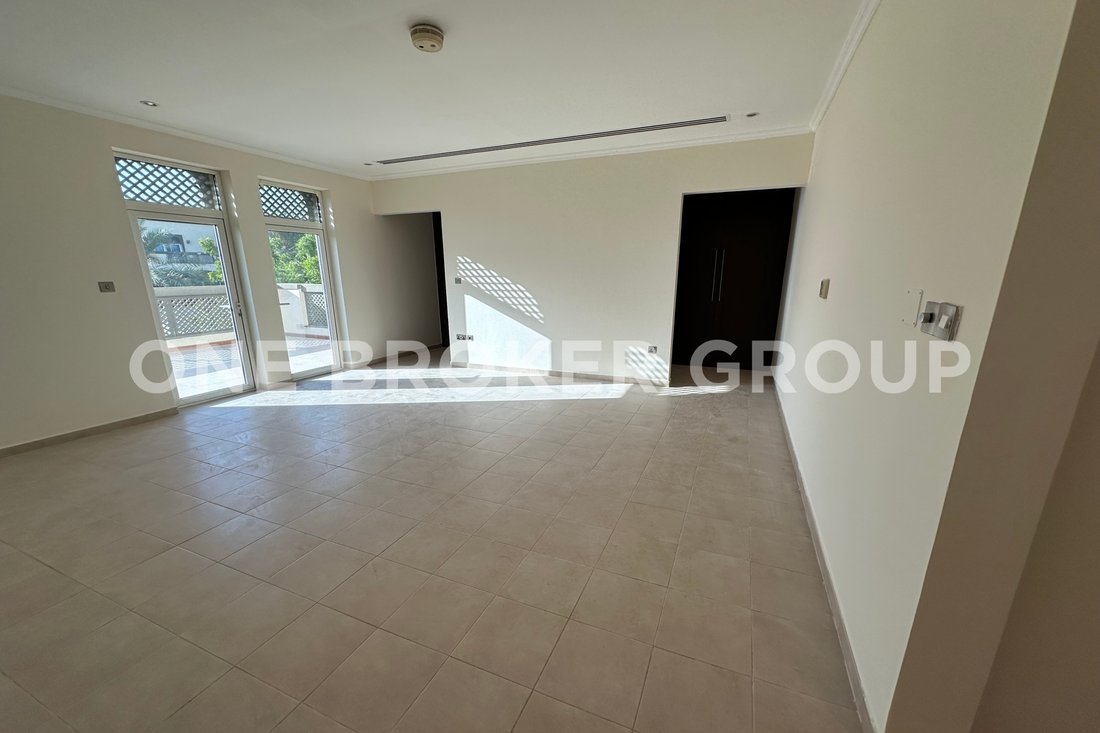 Villa in Jumeirah Park, Dubai, United Arab Emirates 2 - 15735393