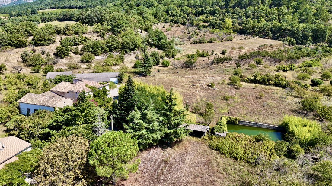 Estate in Malaucène, Provence-Alpes-Côte d'Azur, France 3 - 15735840