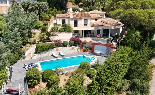 Villa in Ville-Les Saquedes-Le Bouillonnet, Sainte-Maxime, France 1