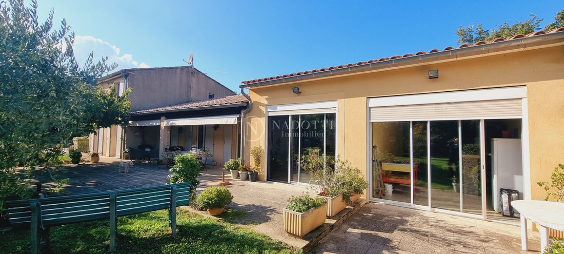 House in Lacoste, Provence-Alpes-Côte d'Azur, France 4 - 15735886