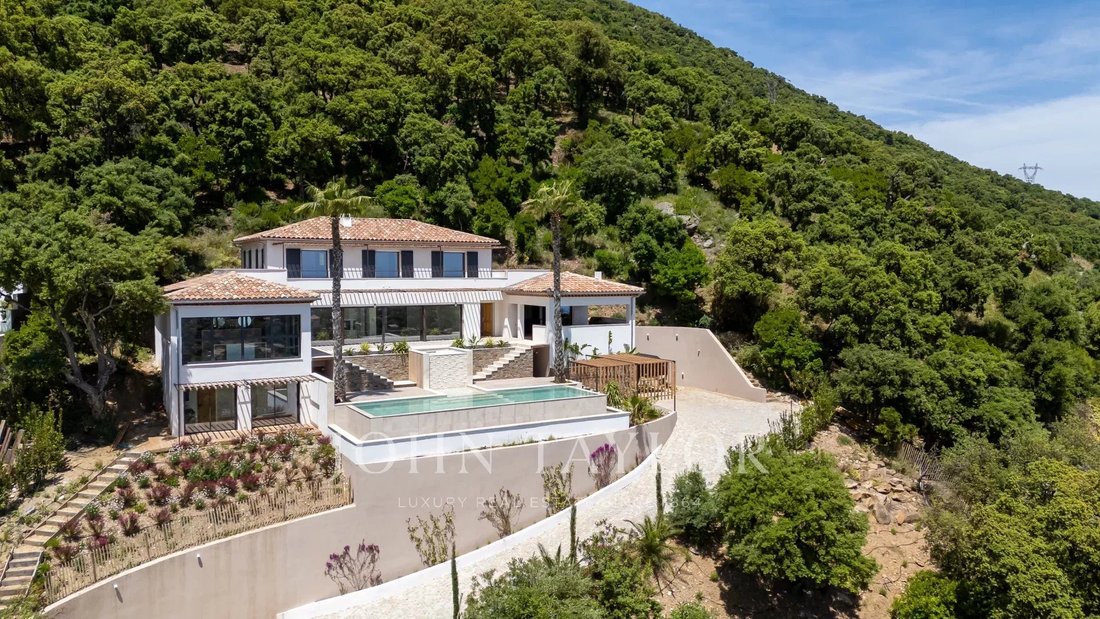 House in Cavalaire-sur-Mer, Provence-Alpes-Côte d'Azur, France 1 - 15735990