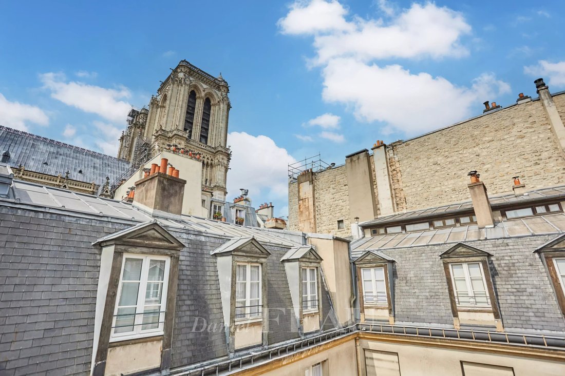 Apartment in Île de la Cité, Paris 1er Arrondissement, Paris 2 - 15736147