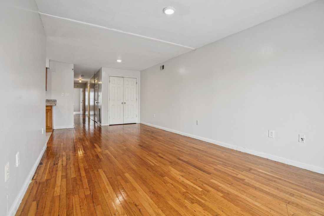 House in Newark, New Jersey, United States 2 - 15736754