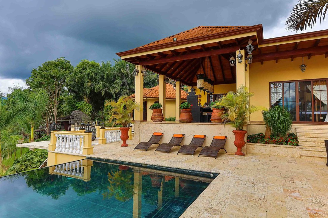 Villa in San Isidro de El General, San José Province, Costa Rica 2 - 15737043