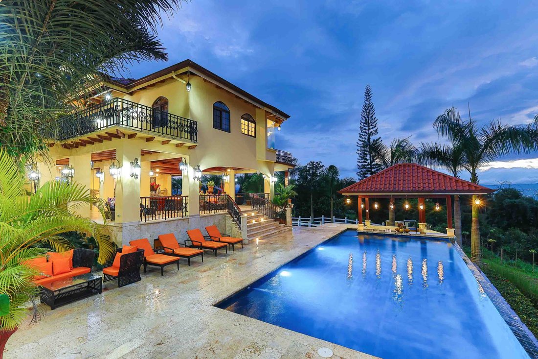 Villa in San Isidro de El General, San José Province, Costa Rica 1 - 15737043