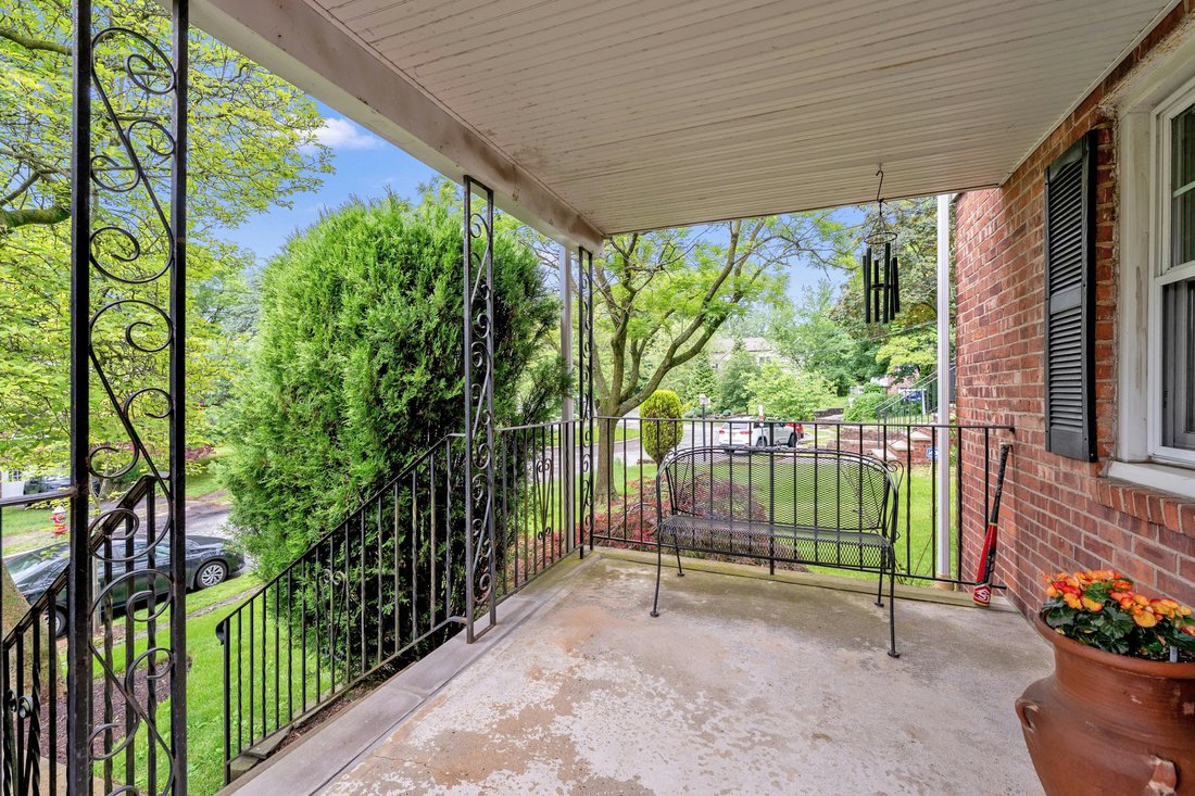 House in Leonia, New Jersey, United States 5 - 15737416