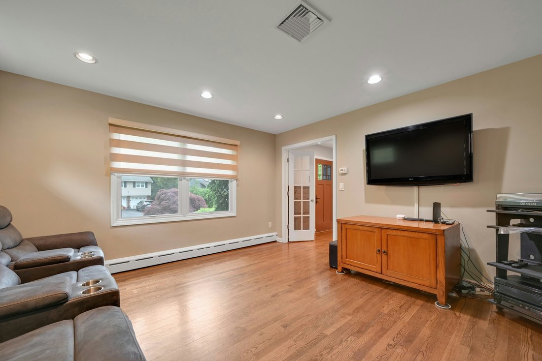House in Montebello, New York, United States 3 - 15737415