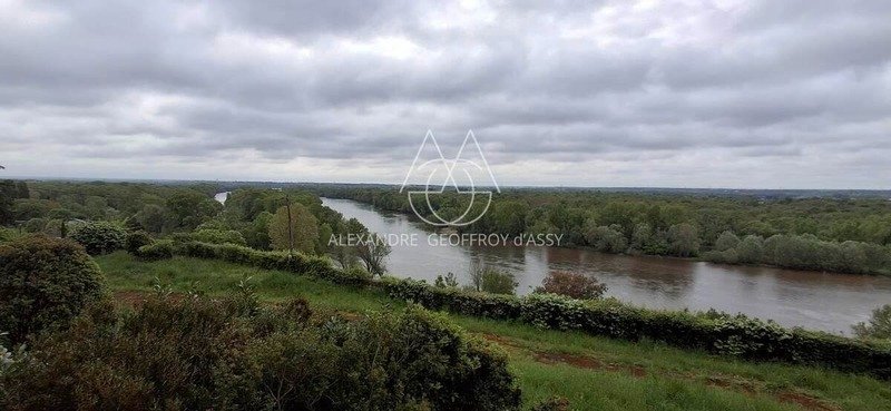 A Loire Valley Crown: 19th-Century Château Poised Above the River’s Whisper